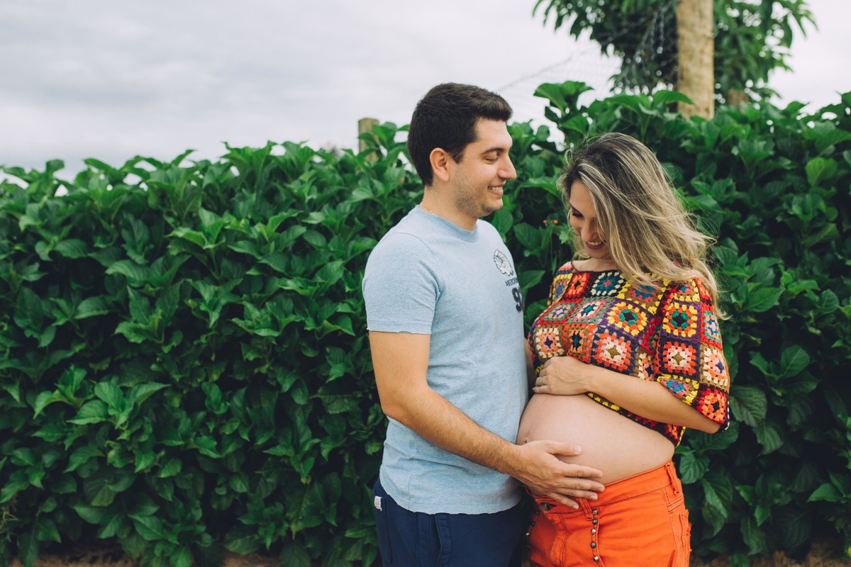 Gestante pregnant ensaio casa home saudável book fotos vitória vila velha roupa leveza bebê gestação neném fazenda sitio marechal Floriano casal amor felicidade serra capixaba pedra azul
