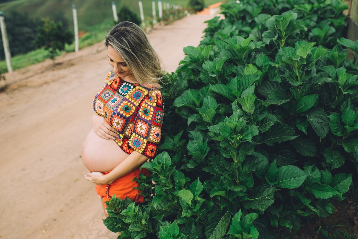 Gestante pregnant ensaio casa home saudável book fotos vitória vila velha roupa leveza bebê gestação neném fazenda sitio marechal Floriano casal amor felicidade serra capixaba pedra azul