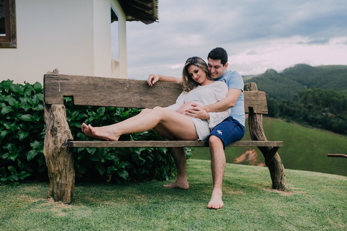 Gestante pregnant ensaio casa home saudável book fotos vitória vila velha roupa leveza bebê gestação neném fazenda sitio marechal Floriano casal amor felicidade serra capixaba pedra azul
