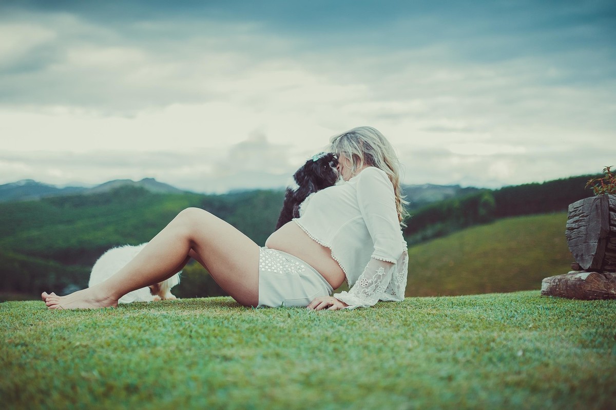 Gestante pregnant ensaio casa home saudável book fotos vitória vila velha roupa leveza bebê gestação neném fazenda sitio marechal Floriano casal amor felicidade serra capixaba pedra azul