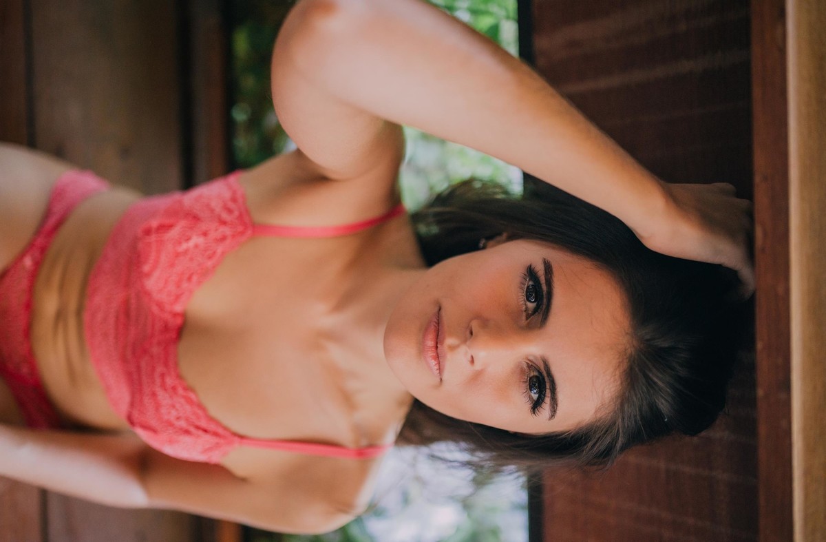 v
