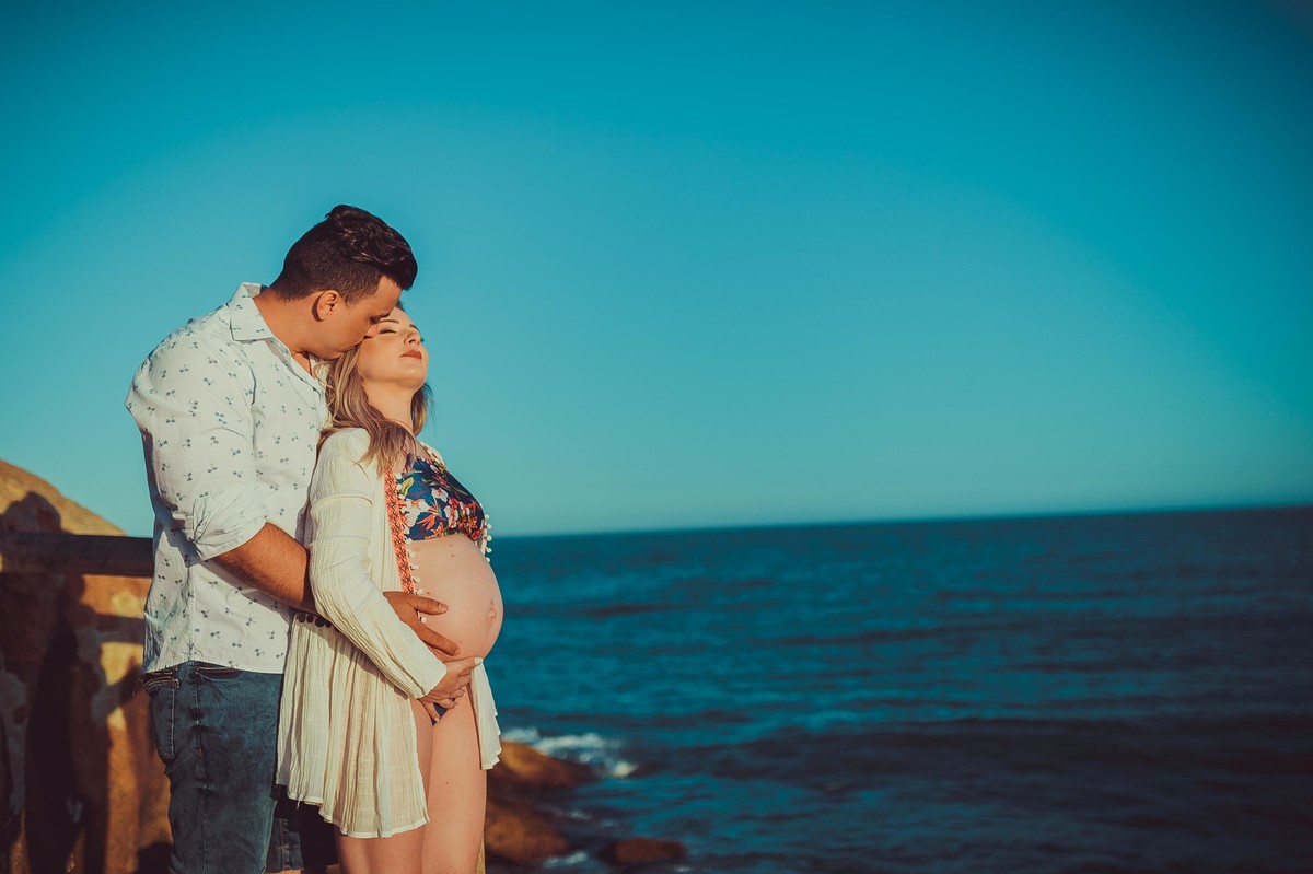 Gestante pregnant ensaio saudável book fotos vitória vila velha roupa leveza bebê gestação neném por sol Golden hour barra jucu neném amor casal Colatina por sol