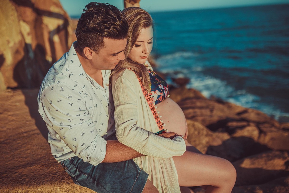Gestante pregnant ensaio saudável book fotos vitória vila velha roupa leveza bebê gestação neném por sol Golden hour barra jucu neném amor casal Colatina por sol
