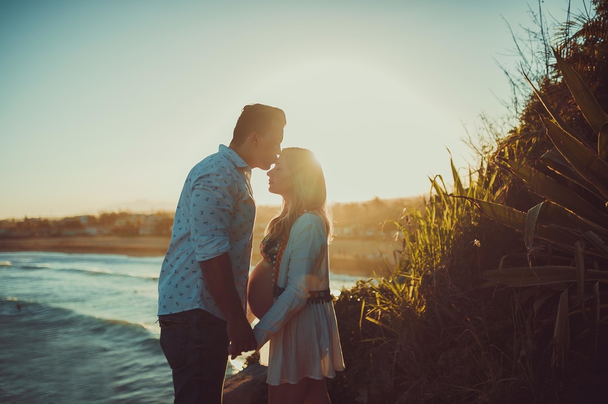 Gestante pregnant ensaio saudável book fotos vitória vila velha roupa leveza bebê gestação neném por sol Golden hour barra jucu neném amor casal Colatina por sol