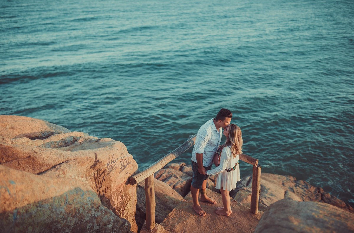 Gestante pregnant ensaio saudável book fotos vitória vila velha roupa leveza bebê gestação neném por sol Golden hour barra jucu neném amor casal Colatina por sol