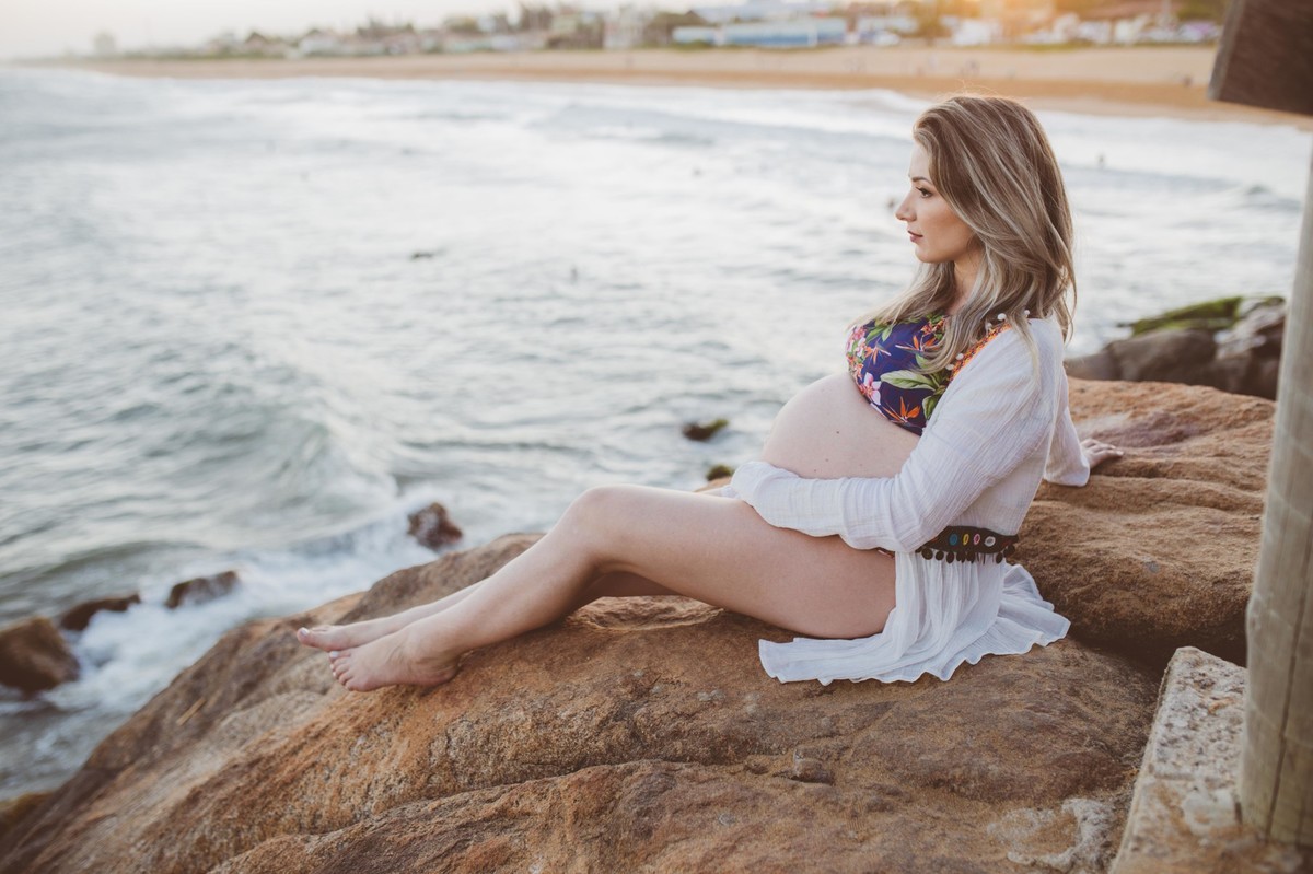 Gestante pregnant ensaio saudável book fotos vitória vila velha roupa leveza bebê gestação neném por sol Golden hour barra jucu neném amor casal Colatina por sol