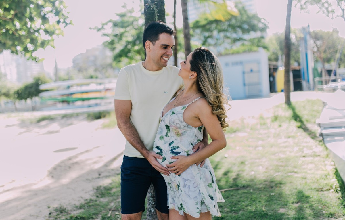 Gestante pregnant ensaio casa home saudável book fotos vitória vila velha roupa leveza bebê gestação neném por sol Golden hour ilha frade neném amor casal guarderia