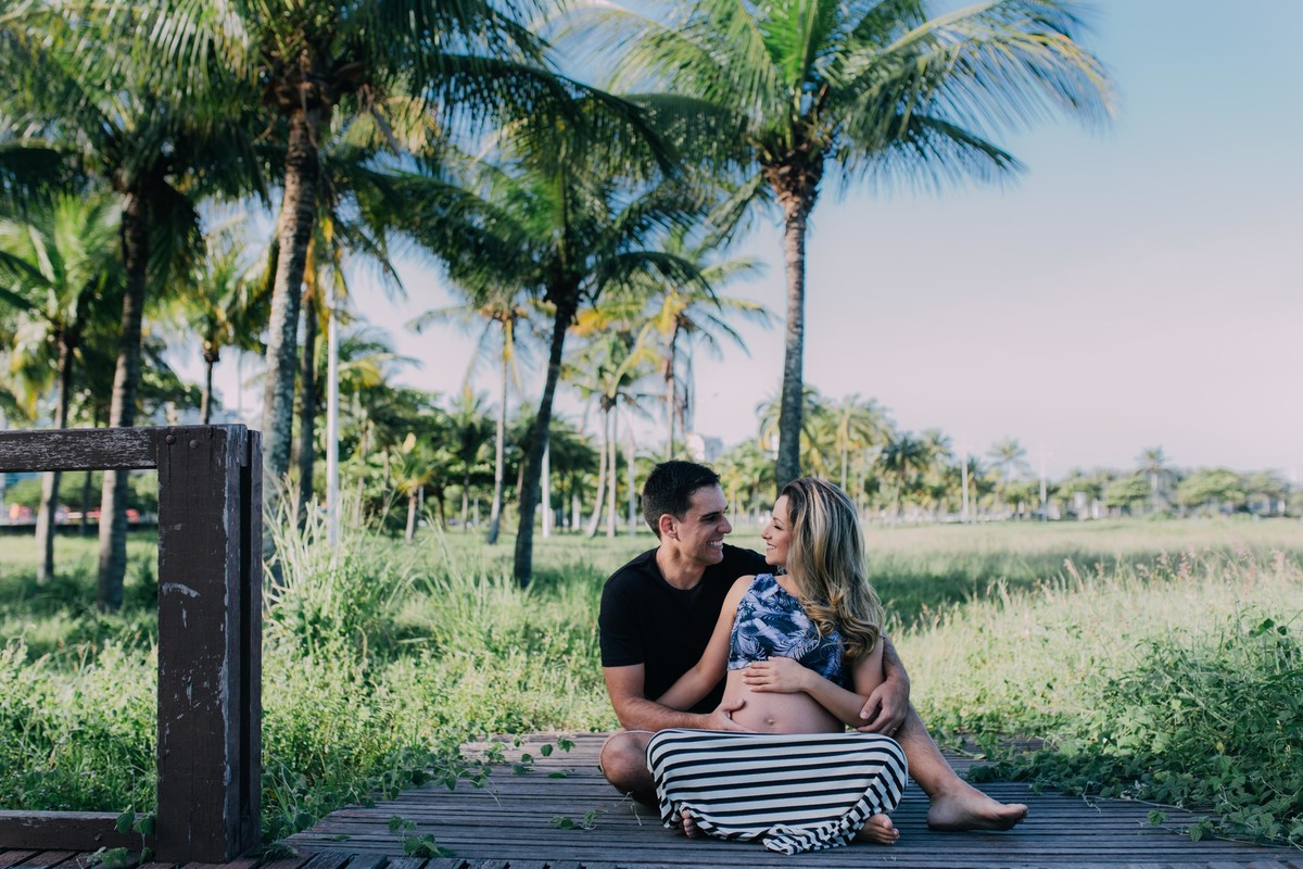 Gestante pregnant ensaio casa home saudável book fotos vitória vila velha roupa leveza bebê gestação neném por sol Golden hour ilha frade neném amor casal guarderia