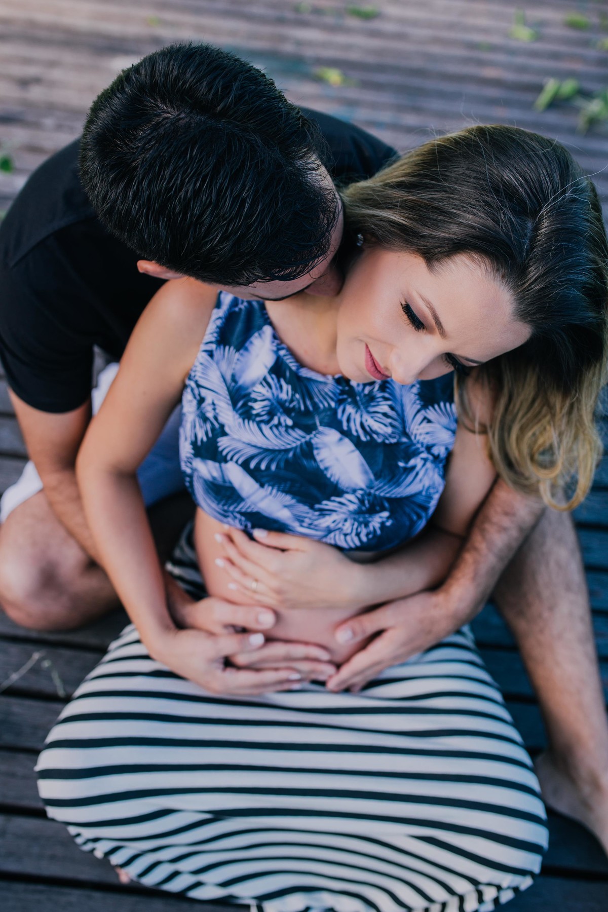 Gestante pregnant ensaio casa home saudável book fotos vitória vila velha roupa leveza bebê gestação neném por sol Golden hour ilha frade neném amor casal guarderia