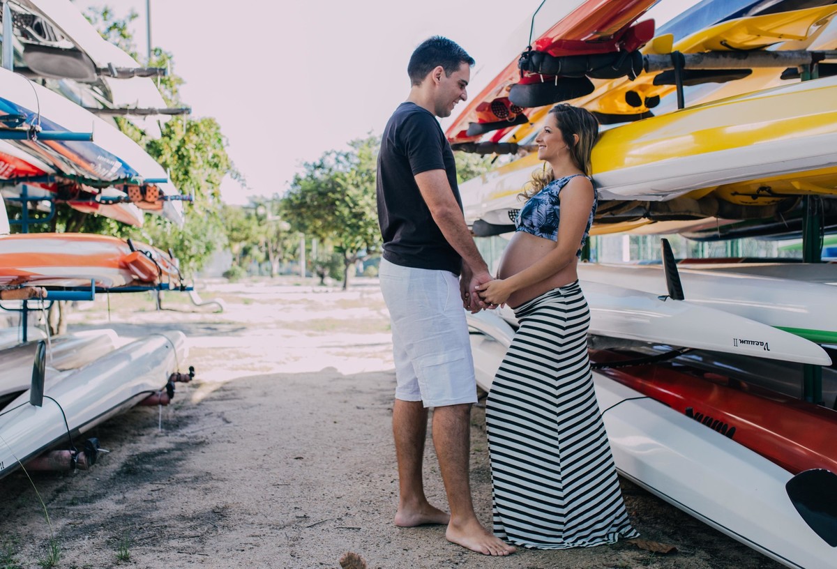 Gestante pregnant ensaio casa home saudável book fotos vitória vila velha roupa leveza bebê gestação neném por sol Golden hour ilha frade neném amor casal guarderia