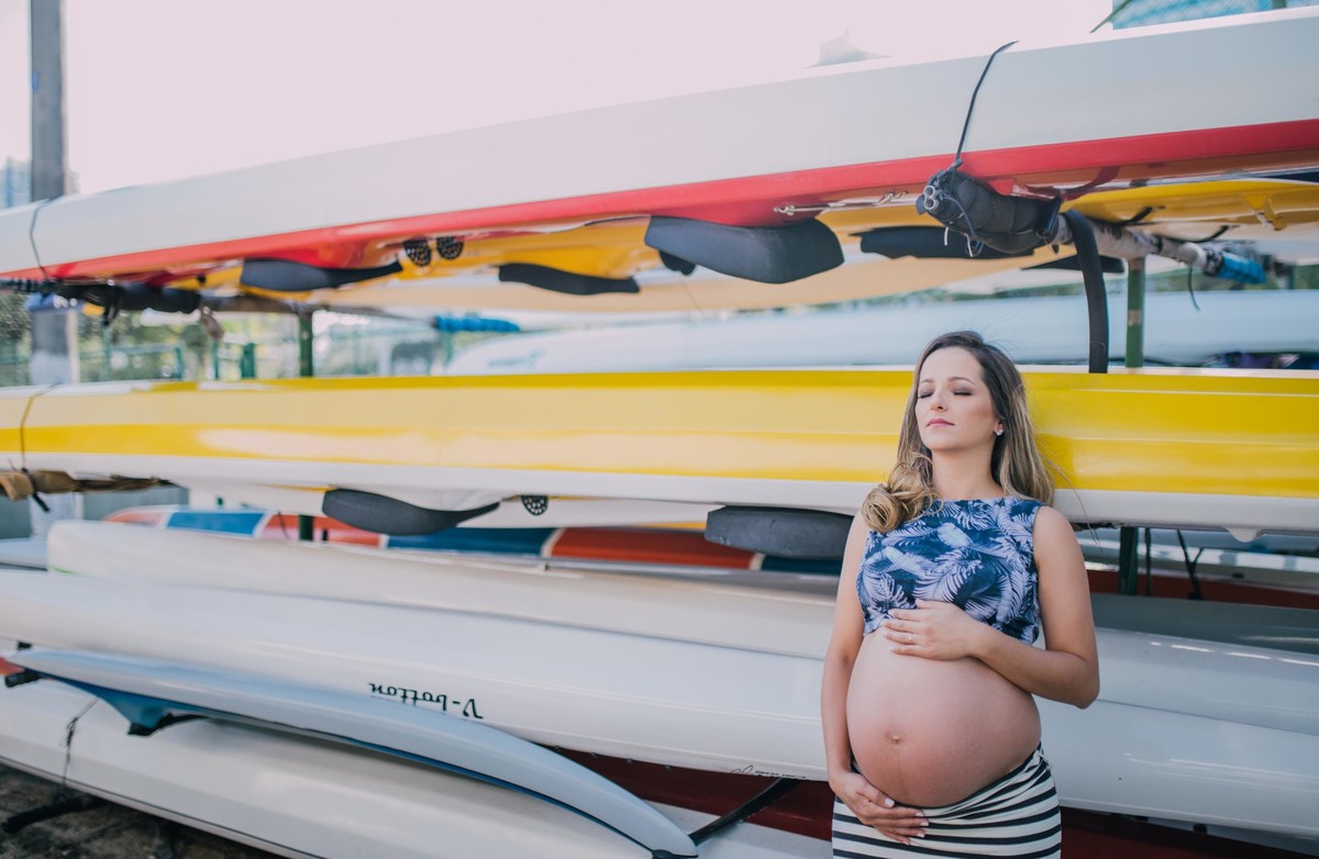 Gestante pregnant ensaio casa home saudável book fotos vitória vila velha roupa leveza bebê gestação neném por sol Golden hour ilha frade neném amor casal guarderia