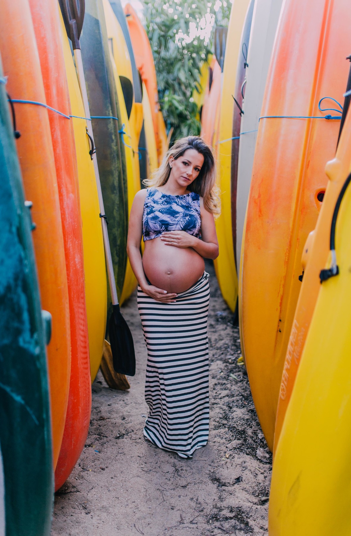 Gestante pregnant ensaio casa home saudável book fotos vitória vila velha roupa leveza bebê gestação neném por sol Golden hour ilha frade neném amor casal guarderia