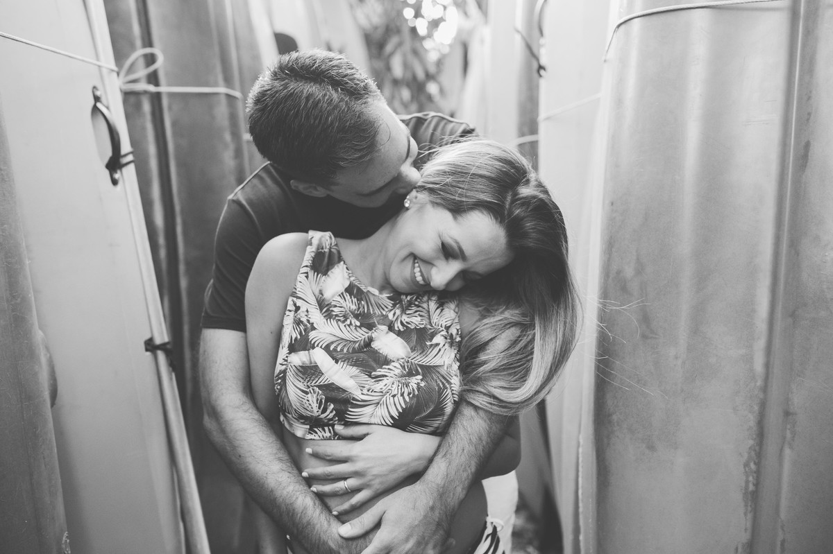 Gestante pregnant ensaio casa home saudável book fotos vitória vila velha roupa leveza bebê gestação neném por sol Golden hour ilha frade neném amor casal guarderia