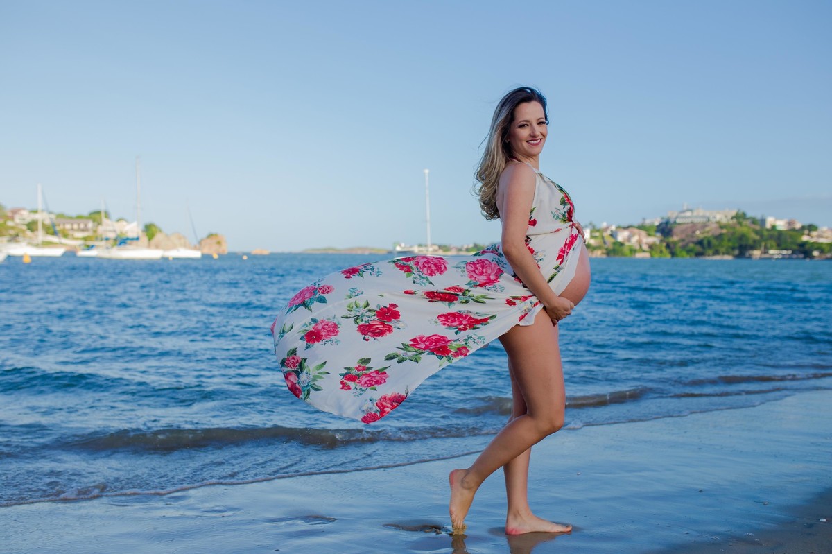 Gestante pregnant ensaio casa home saudável book fotos vitória vila velha roupa leveza bebê gestação neném por sol Golden hour ilha frade neném amor casal guarderia