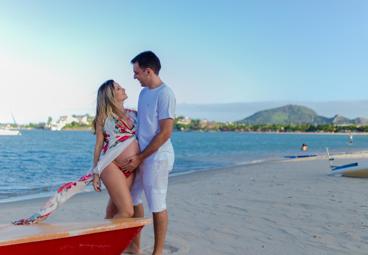 Gestante pregnant ensaio casa home saudável book fotos vitória vila velha roupa leveza bebê gestação neném por sol Golden hour ilha frade neném amor casal guarderia