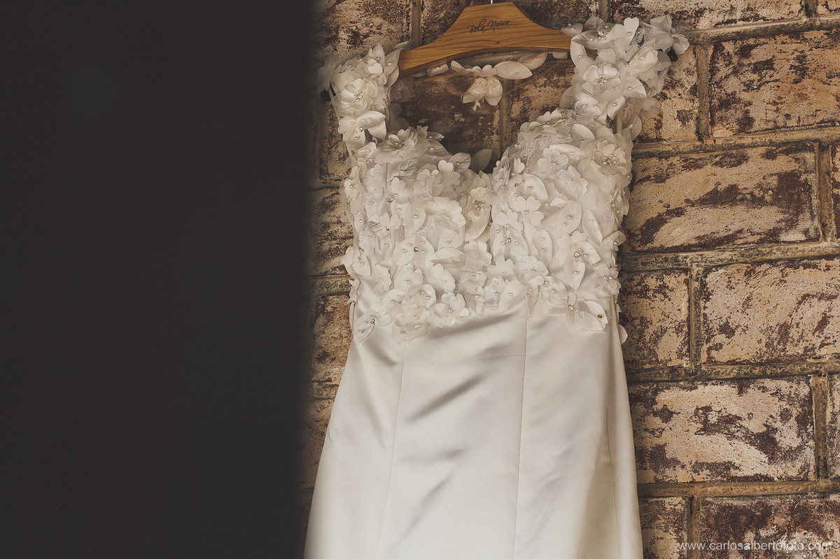 detalhe do vestido da noiva