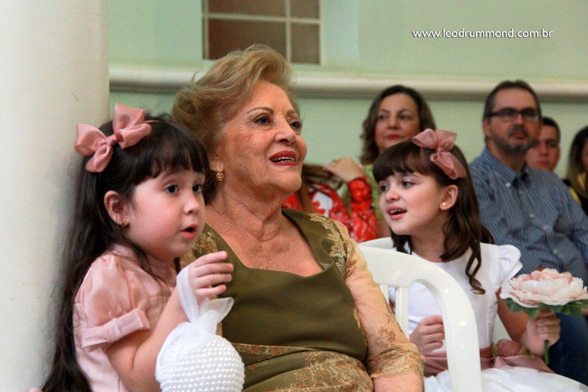 noivo, marquinho, making, caetanopolis, igreja matriz, casamento em, fotografo de casamento, dia especial, ceu azul, Carol e marquinho, desespetados, familia Dalle, vovó