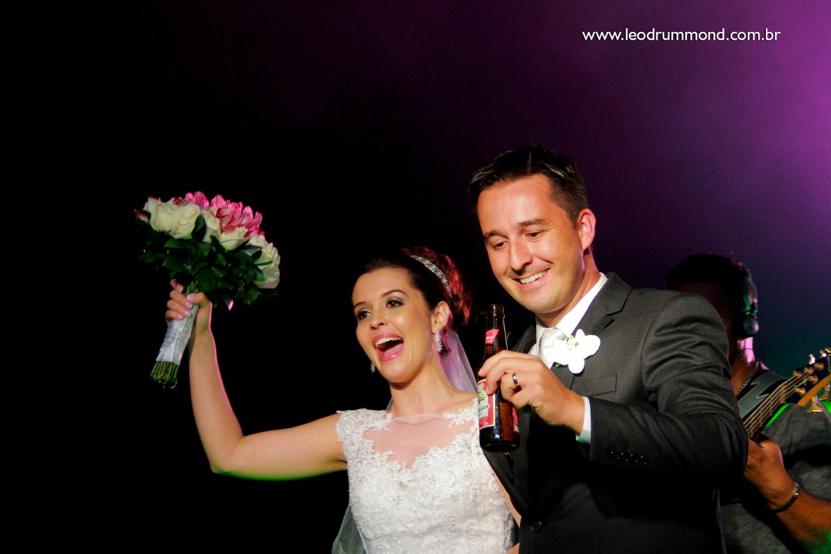 noivo, marquinho, making, caetanopolis, igreja matriz, casamento em, fotografo de casamento, dia especial, ceu azul, Carol e marquinho, desespetados, familia Dalle, festa, leite ao pe da vaca