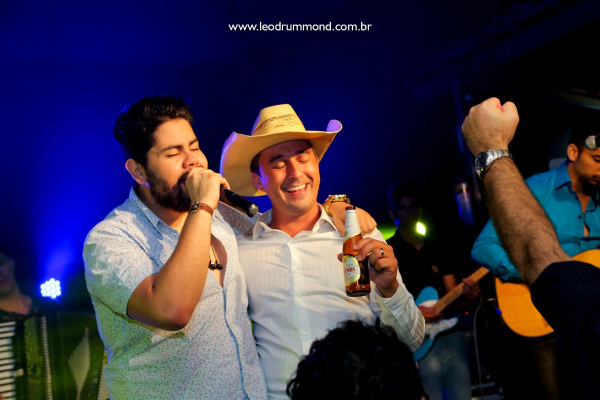 noivo, marquinho, making, caetanopolis, igreja matriz, casamento em, fotografo de casamento, dia especial, ceu azul, Carol e marquinho, desespetados, familia Dalle, festa, leite ao pe da vaca, emocao, danca, cawboy, dupla sertaneja