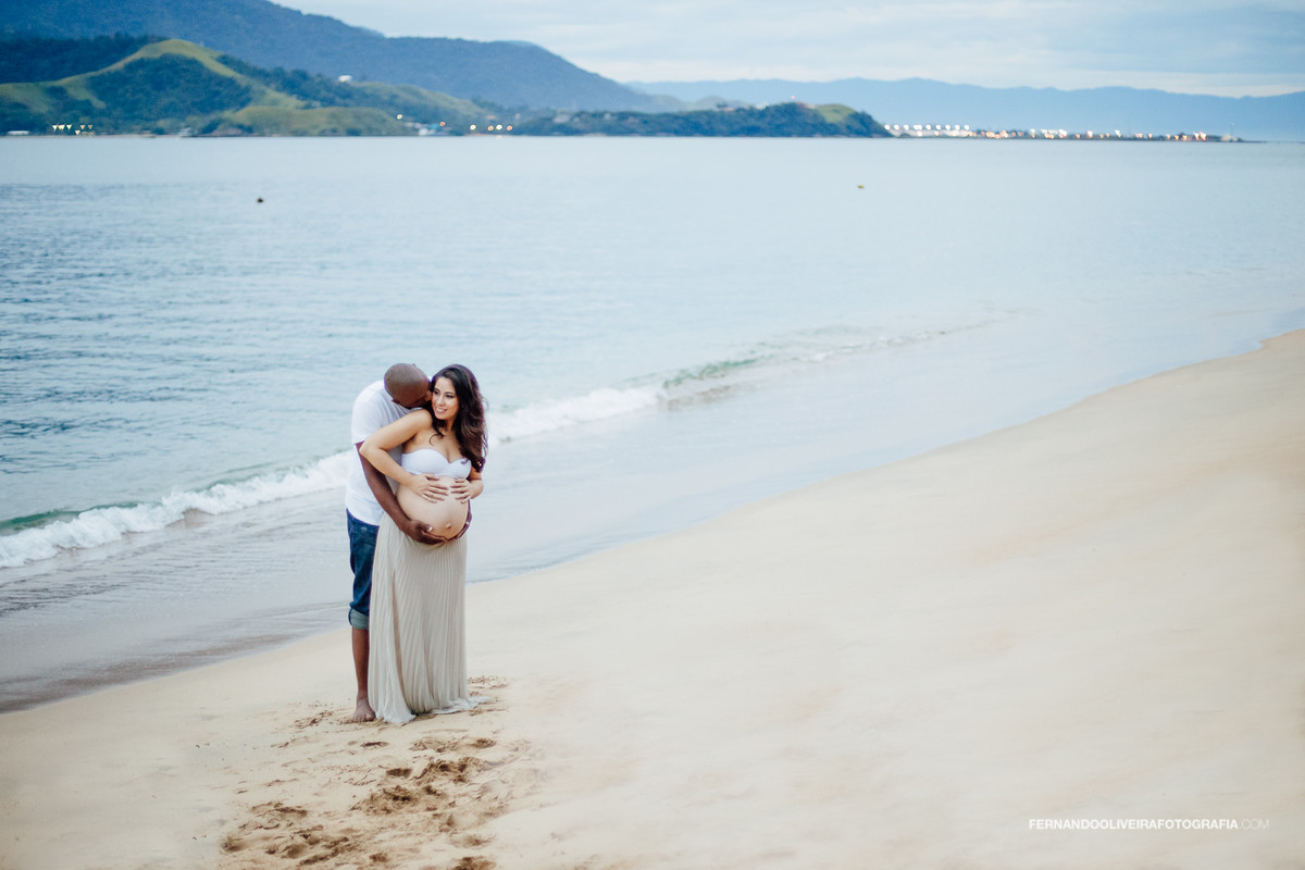Sessão gestante da Camila em Ilhabela. A espera da bebê Lizzie. Gestação_mãe_grávida_gestante_ensaio_praia_cachoeira_sessão_fotos_fotografia_fernando_oliveira_fotografo