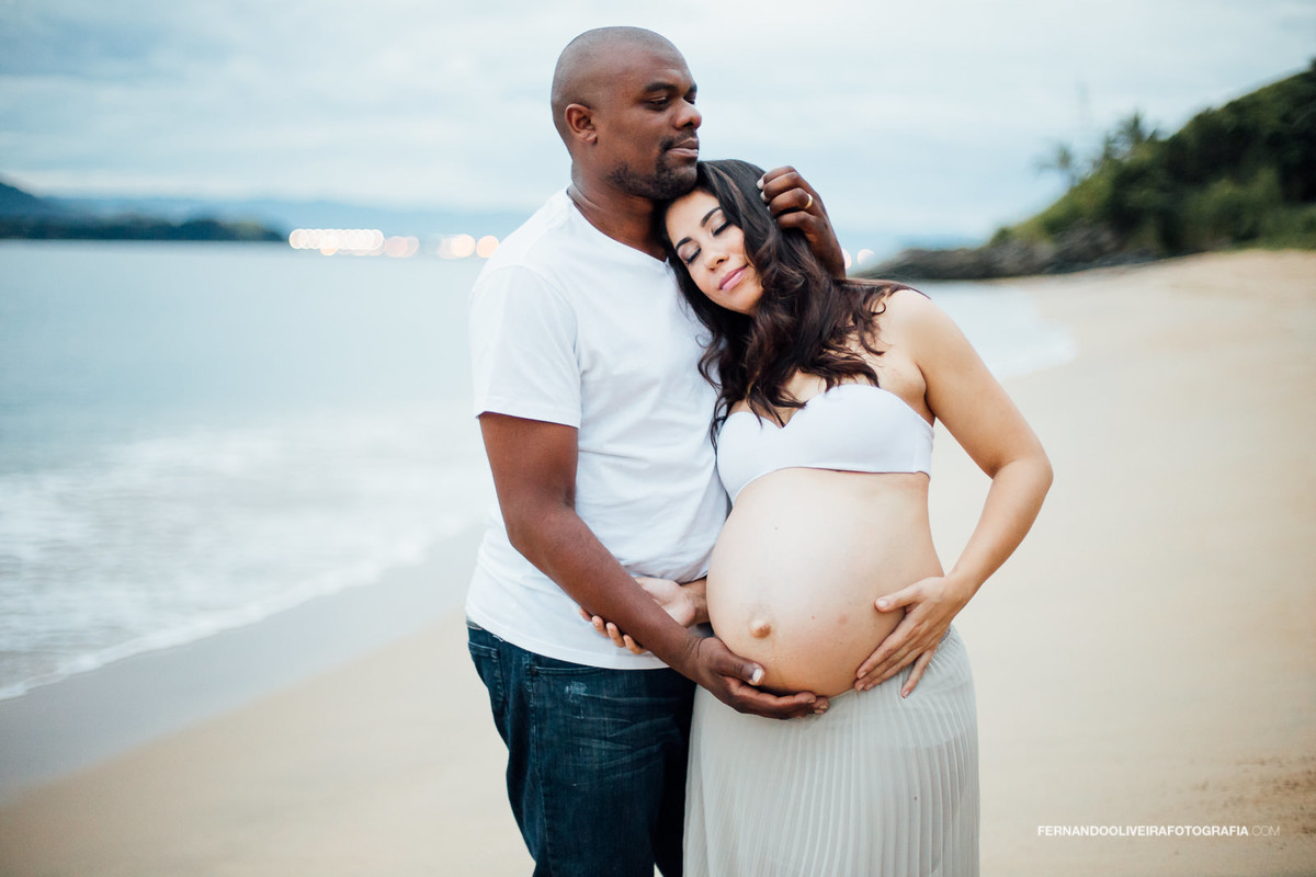 Sessão gestante da Camila em Ilhabela. A espera da bebê Lizzie. Gestação_mãe_grávida_gestante_ensaio_praia_cachoeira_sessão_fotos_fotografia_fernando_oliveira_fotografo
