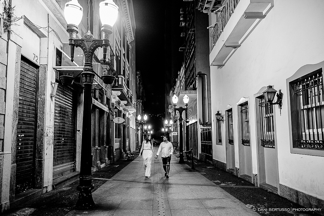 Ensaio fotográfico em Santos - Fotos na Bolsa do Café - Pre wedding - Destination wedding - Fotografia de Casamento - Sessão de fotos na Praia - Fotógrafa de Casamentos em SP - Dani Bertusso