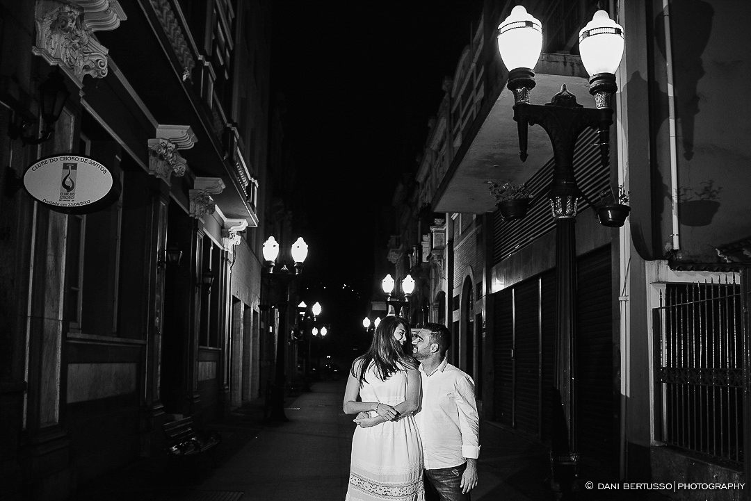 Ensaio fotográfico em Santos - Fotos na Bolsa do Café - Pre wedding - Destination wedding - Fotografia de Casamento - Sessão de fotos na Praia - Fotógrafa de Casamentos em SP - Dani Bertusso
