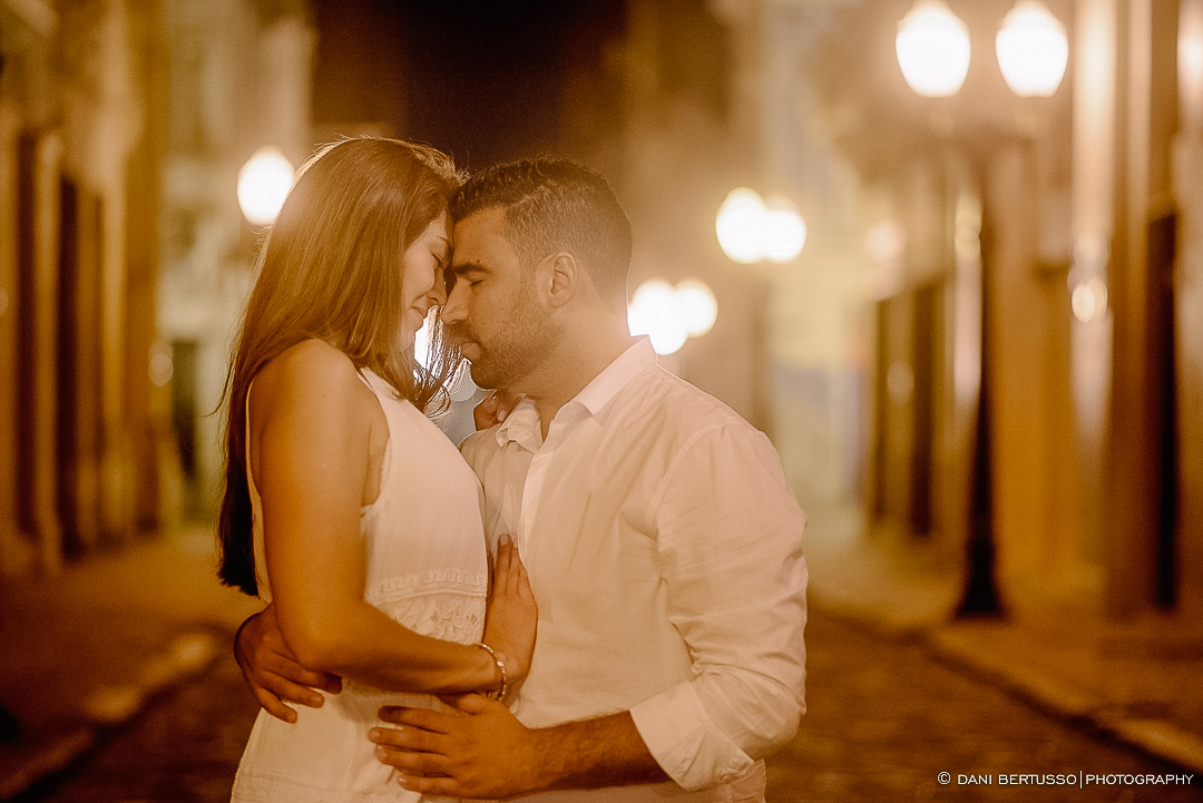 Ensaio fotográfico em Santos - Fotos na Bolsa do Café - Pre wedding - Destination wedding - Fotografia de Casamento - Sessão de fotos na Praia - Fotógrafa de Casamentos em SP - Dani Bertusso