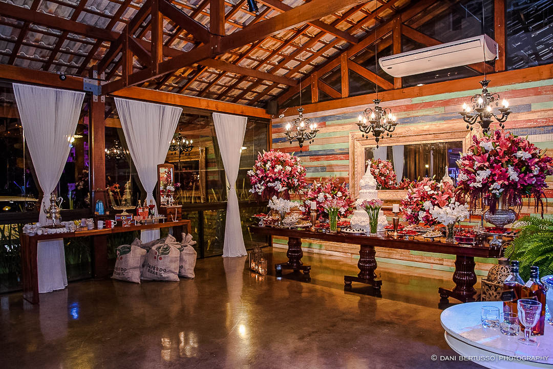 Decoração de Casamento - Wedding - Destination wedding - Fotografia de Casamento - Fotógrafa de Casamentos em SP - Dani Bertusso - Igreja Bom Pastor - Espaço Armazem 465 Alphaville