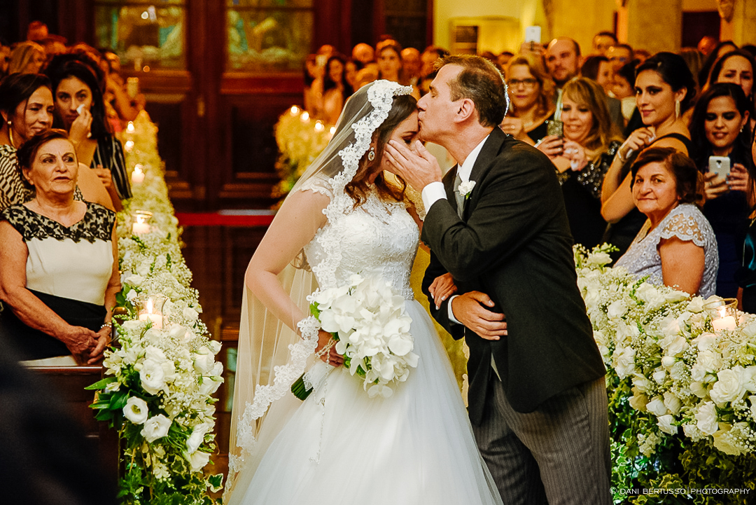 Casamento - Wedding - Destination wedding - Fotografia de Casamento - Fotógrafa de Casamentos em SP - Dani Bertusso - Igreja São José do Jardim Europa - Buffet Torres São Paulo