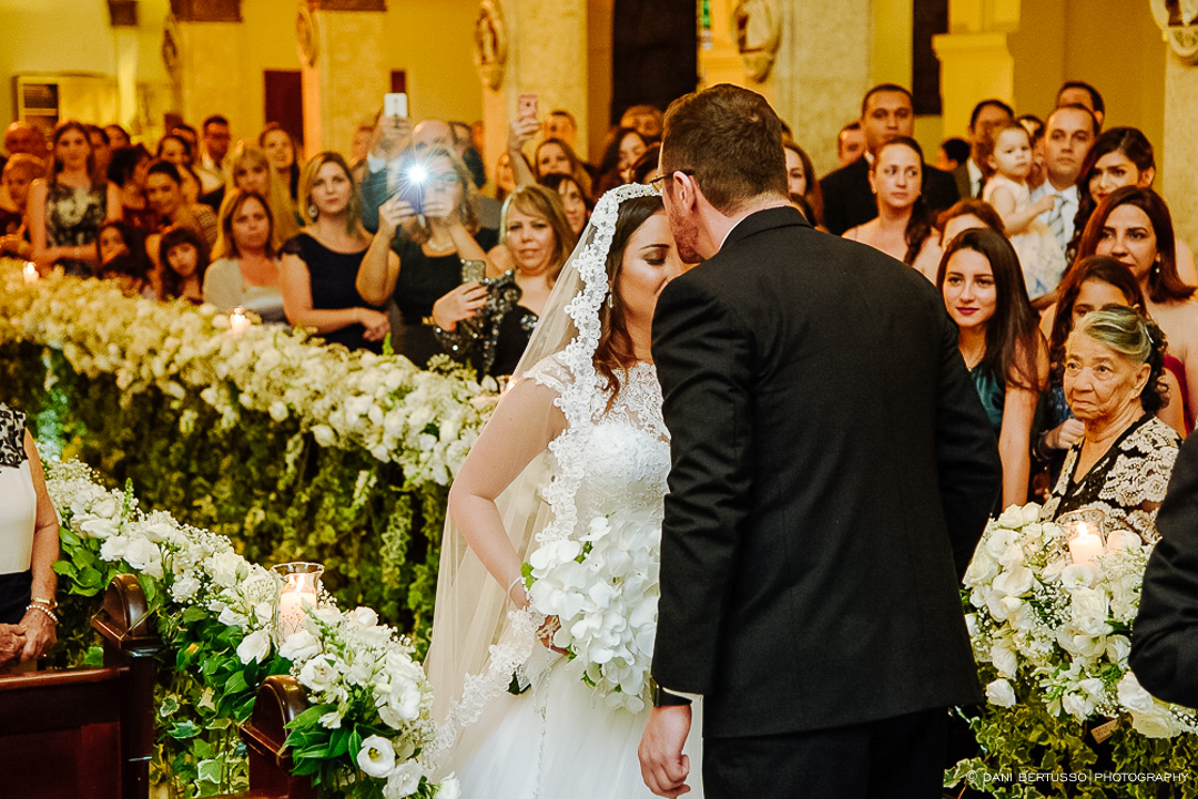 Casamento - Wedding - Destination wedding - Fotografia de Casamento - Fotógrafa de Casamentos em SP - Dani Bertusso - Igreja São José do Jardim Europa - Buffet Torres São Paulo