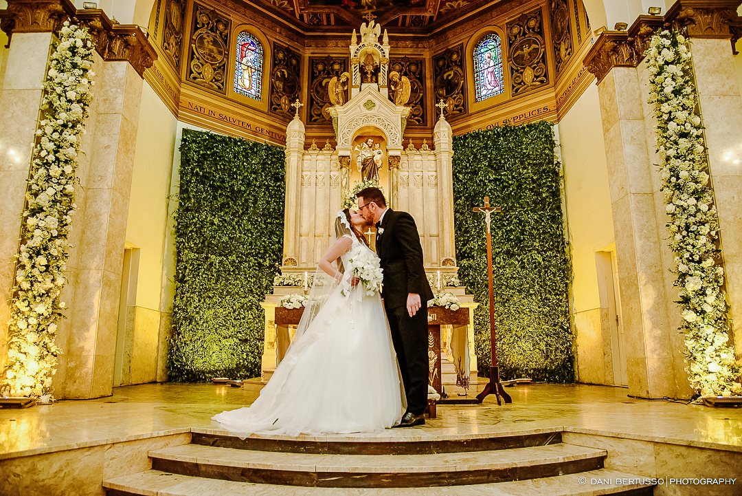 Casamento - Wedding - Destination wedding - Fotografia de Casamento - Fotógrafa de Casamentos em SP - Dani Bertusso - Igreja São José do Jardim Europa - Buffet Torres São Paulo