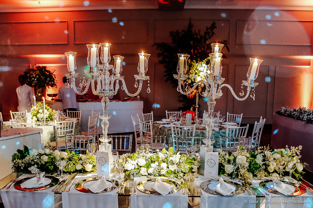 Decoração de Casamento - Wedding - Destination wedding - Fotografia de Casamento - Fotógrafa de Casamentos em SP - Dani Bertusso - Igreja São José do Jardim Europa - Buffet Torres São Paulo