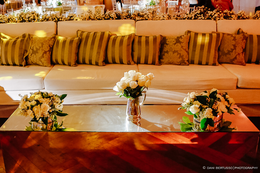 Decoração de Casamento - Wedding - Destination wedding - Fotografia de Casamento - Fotógrafa de Casamentos em SP - Dani Bertusso - Igreja São José do Jardim Europa - Buffet Torres São Paulo