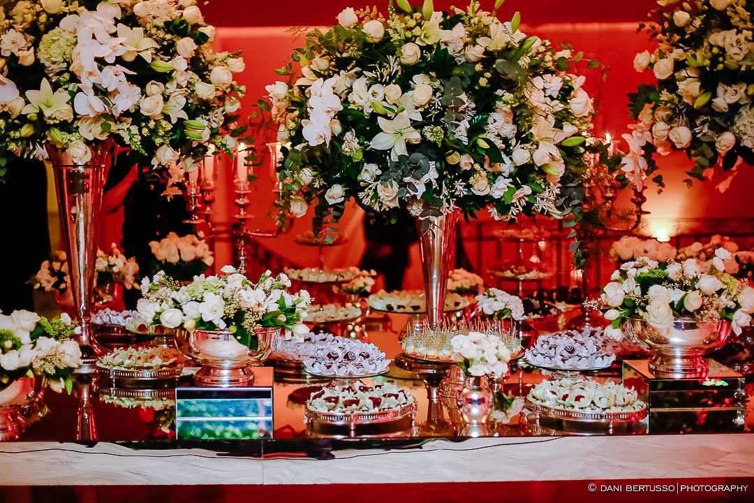 Decoração e Casamento - Wedding - Destination wedding - Fotografia de Casamento - Fotógrafa de Casamentos em SP - Dani Bertusso - Igreja São José do Jardim Europa - Buffet Torres São Paulo