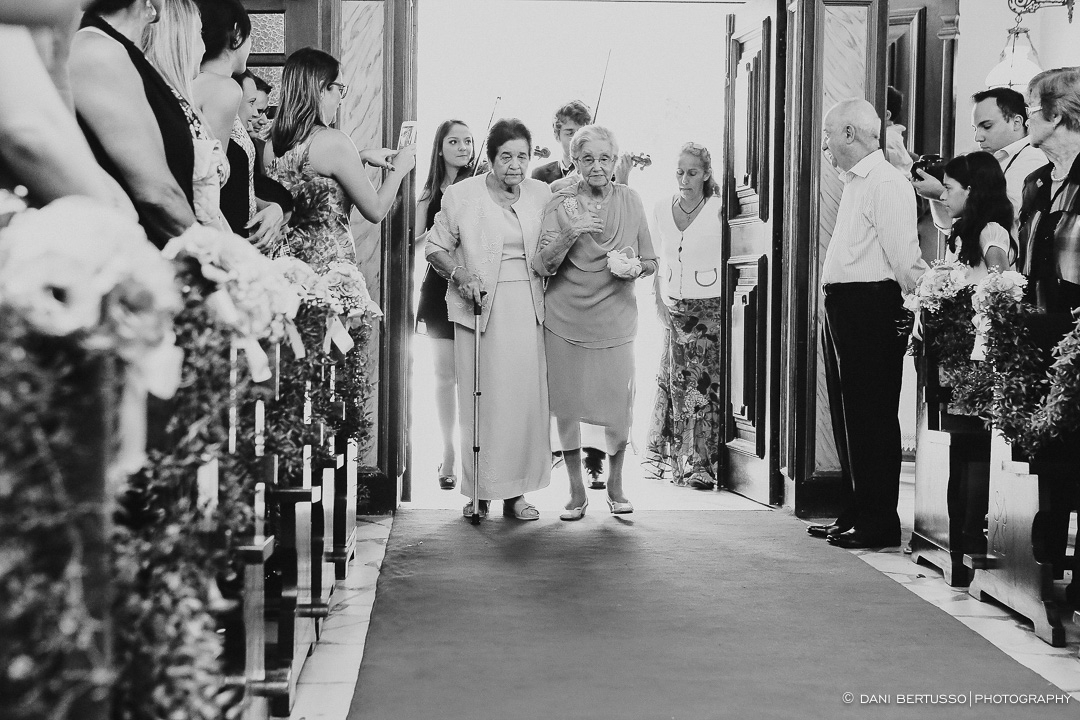 Casamento - Wedding day - Destination wedding - Fotografia de Casamento - Fotógrafa de Casamentos em SP - Dani Bertusso - Igreja Aldeia da Serra - Espaço La Foret