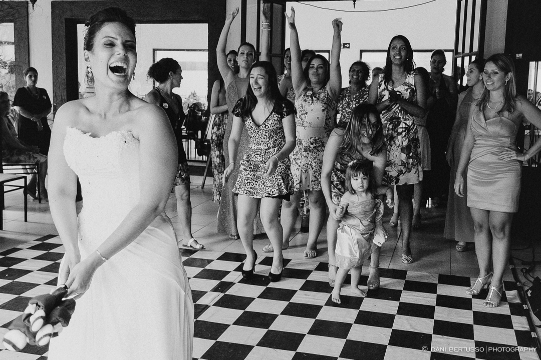 Casamento - Wedding day - Destination wedding - Fotografia de Casamento - Fotógrafa de Casamentos em SP - Dani Bertusso - Igreja Aldeia da Serra - Espaço La Foret