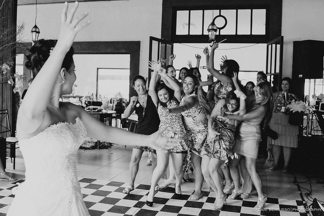Casamento - Wedding day - Destination wedding - Fotografia de Casamento - Fotógrafa de Casamentos em SP - Dani Bertusso - Igreja Aldeia da Serra - Espaço La Foret
