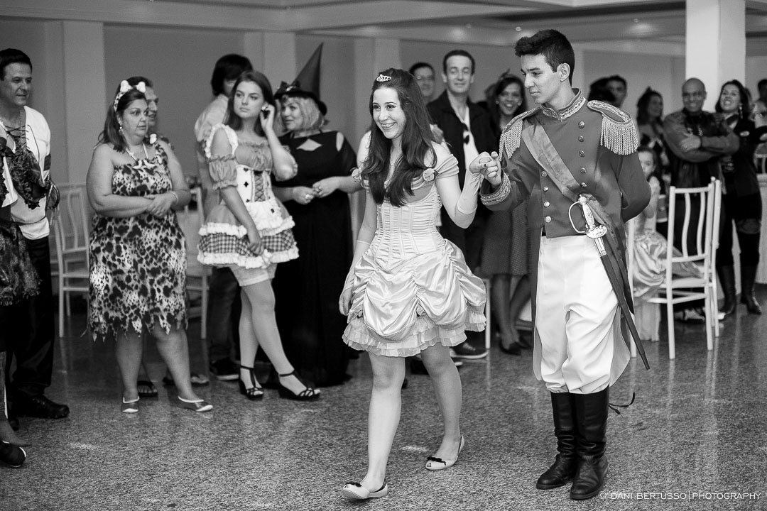 Fotografia Debutante - Festa de 15 Anos a fantasia – Fotografia de 15 Anos - Fotografia de Casamento - Fotógrafa de Casamentos e Família em SP - Dani Bertusso - São Paulo