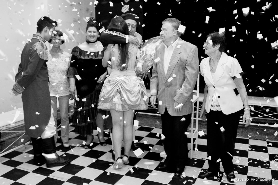Fotografia Debutante - Festa de 15 Anos a fantasia – Fotografia de 15 Anos - Fotografia de Casamento - Fotógrafa de Casamentos e Família em SP - Dani Bertusso - São Paulo