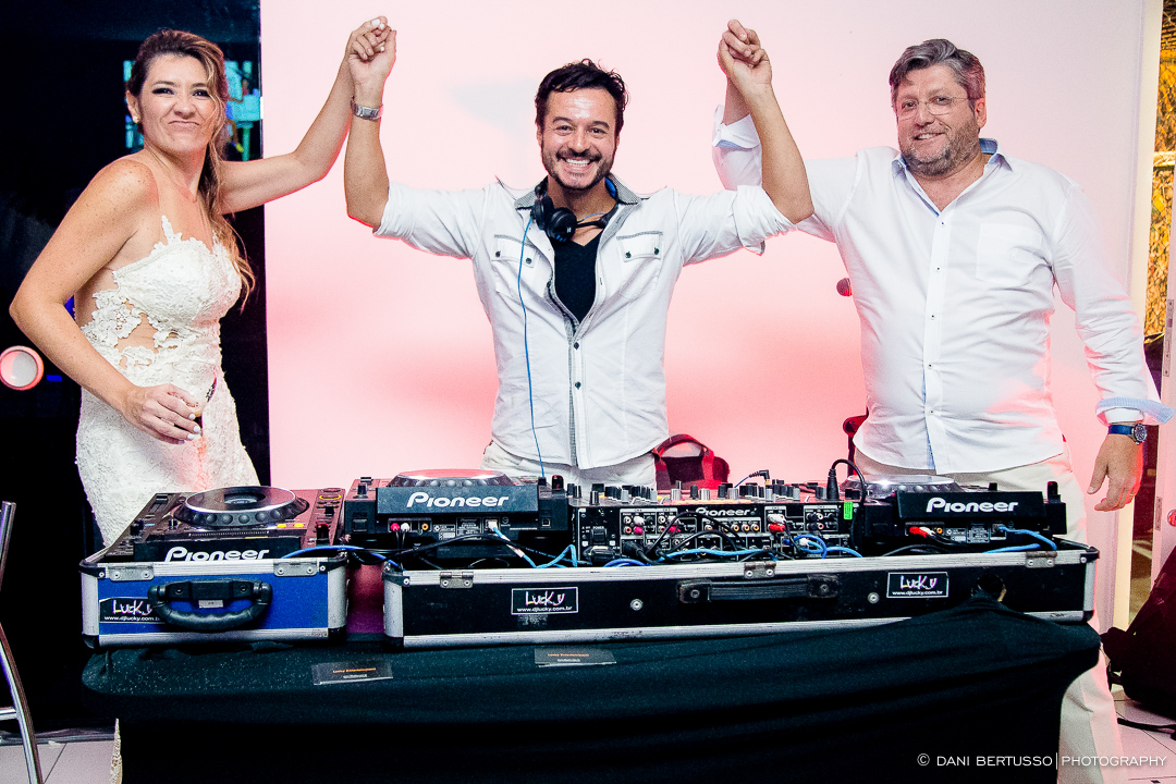 Fotografia de Aniversário Adulto - Festa com Bateria de Escola de Samba – Festa de 40 anos - Fotografia de Casamento - Fotógrafa de Casamentos e Família SP - Dani Bertusso - Buffet Max Mania São Paulo