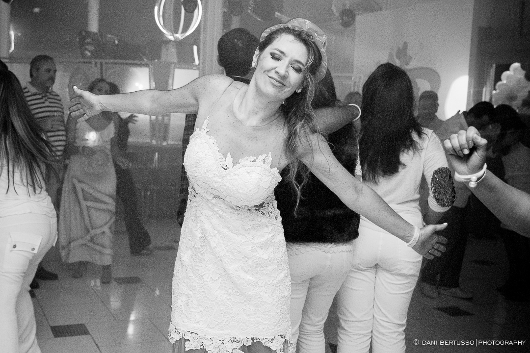 Fotografia de Aniversário Adulto - Festa com Bateria de Escola de Samba – Festa de 40 anos - Fotografia de Casamento - Fotógrafa de Casamentos e Família SP - Dani Bertusso - Buffet Max Mania São Paulo