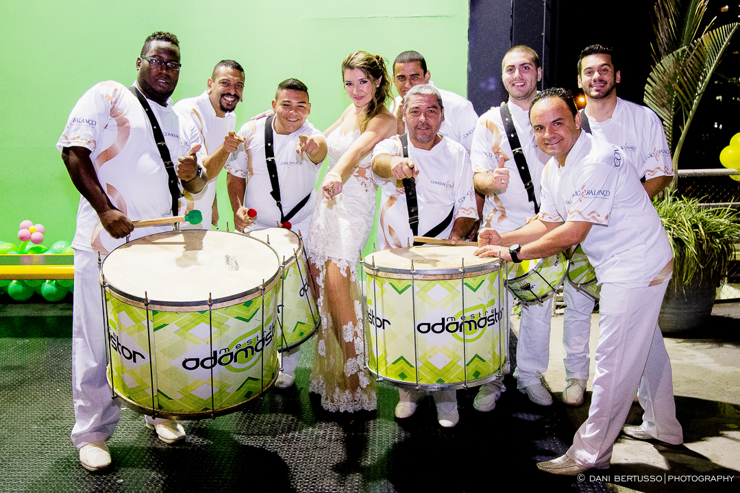 Fotografia de Aniversário Adulto - Festa com Bateria de Escola de Samba – Festa de 40 anos - Fotografia de Casamento - Fotógrafa de Casamentos e Família SP - Dani Bertusso - Buffet Max Mania São Paulo