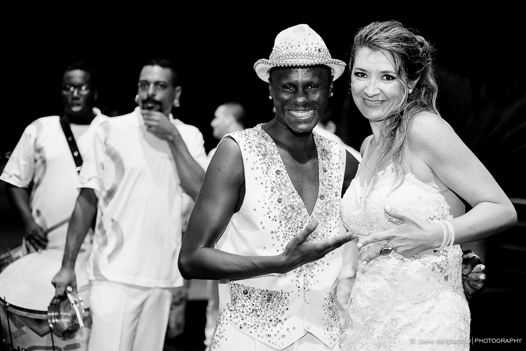 Fotografia de Aniversário Adulto - Festa com Bateria de Escola de Samba – Festa de 40 anos - Fotografia de Casamento - Fotógrafa de Casamentos e Família SP - Dani Bertusso - Buffet Max Mania São Paulo