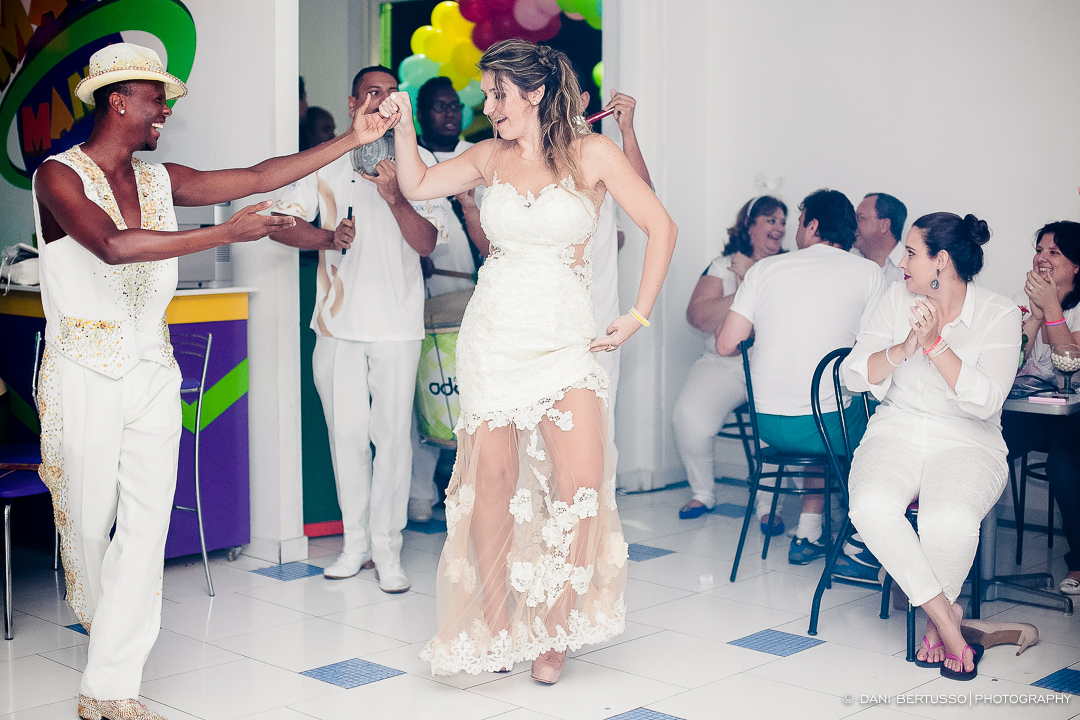 Fotografia de Aniversário Adulto - Festa com Bateria de Escola de Samba – Festa de 40 anos - Fotografia de Casamento - Fotógrafa de Casamentos e Família SP - Dani Bertusso - Buffet Max Mania São Paulo