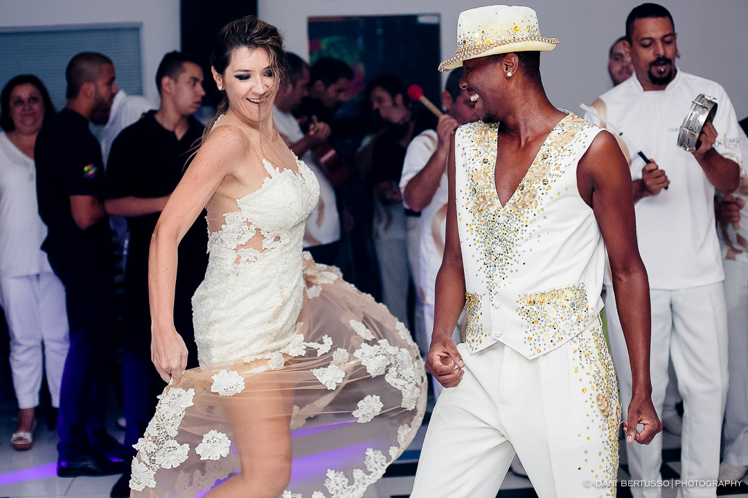 Fotografia de Aniversário Adulto - Festa com Bateria de Escola de Samba – Festa de 40 anos - Fotografia de Casamento - Fotógrafa de Casamentos e Família SP - Dani Bertusso - Buffet Max Mania São Paulo
