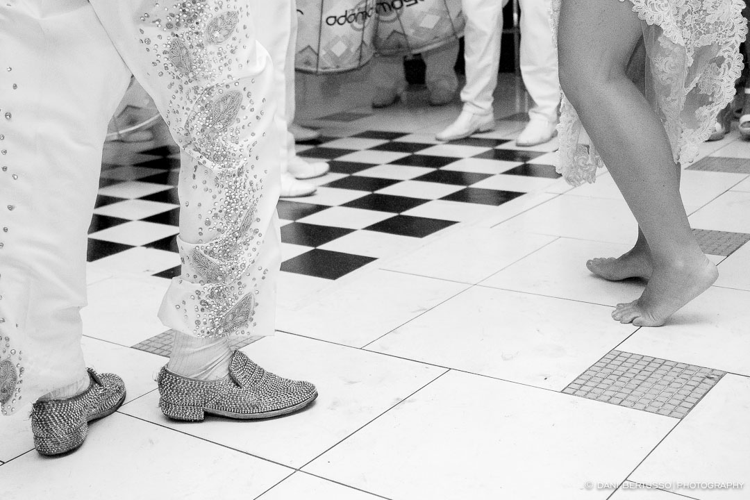 Fotografia de Aniversário Adulto - Festa com Bateria de Escola de Samba – Festa de 40 anos - Fotografia de Casamento - Fotógrafa de Casamentos e Família SP - Dani Bertusso - Buffet Max Mania São Paulo
