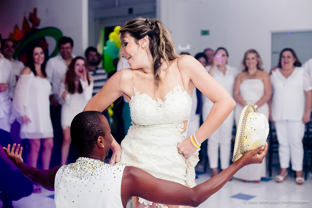 Fotografia de Aniversário Adulto - Festa com Bateria de Escola de Samba – Festa de 40 anos - Fotografia de Casamento - Fotógrafa de Casamentos e Família SP - Dani Bertusso - Buffet Max Mania São Paulo