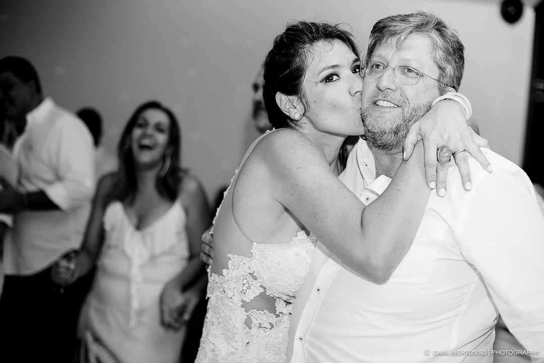 Fotografia de Aniversário Adulto - Festa com Bateria de Escola de Samba – Festa de 40 anos - Fotografia de Casamento - Fotógrafa de Casamentos e Família SP - Dani Bertusso - Buffet Max Mania São Paulo