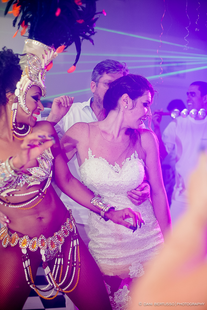 Fotografia de Aniversário Adulto - Festa com Bateria de Escola de Samba – Festa de 40 anos - Fotografia de Casamento - Fotógrafa de Casamentos e Família SP - Dani Bertusso - Buffet Max Mania São Paulo